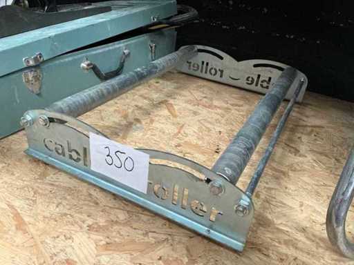 Cable roller