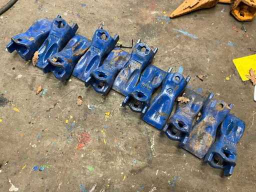 Feurst FK4TLR Excavator bucket teeth (11x)