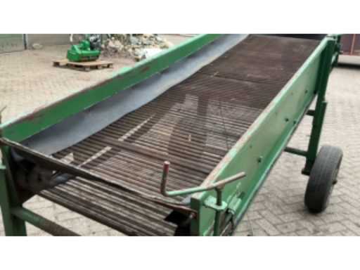 37dc799f-a5bd-4c0e-8aa2-3c5b5a6d7aa7.mp4