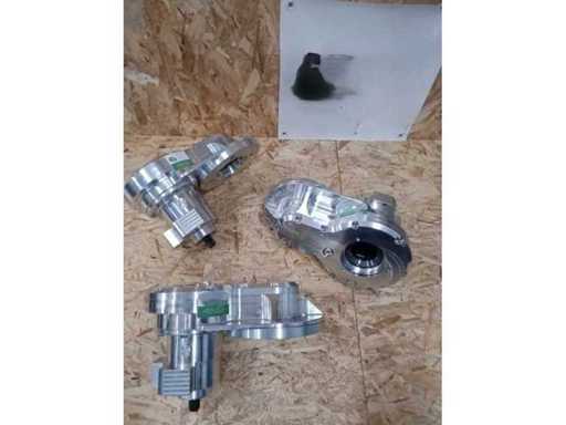 - Retro2-4.4 - Set van 2 mechanische snelheidsverminderaars voor ombouw van verbrandingsvoertuig naar elektrisch met aluminium behuizing en motor/kardan-interfaces (2x)