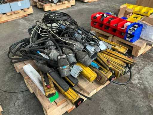 Batch of various peer controls