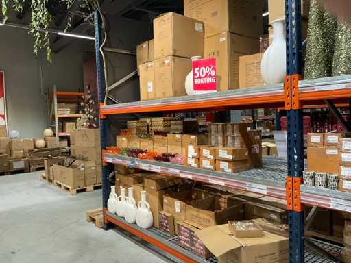 Lotto di vasi e addobbi natalizi