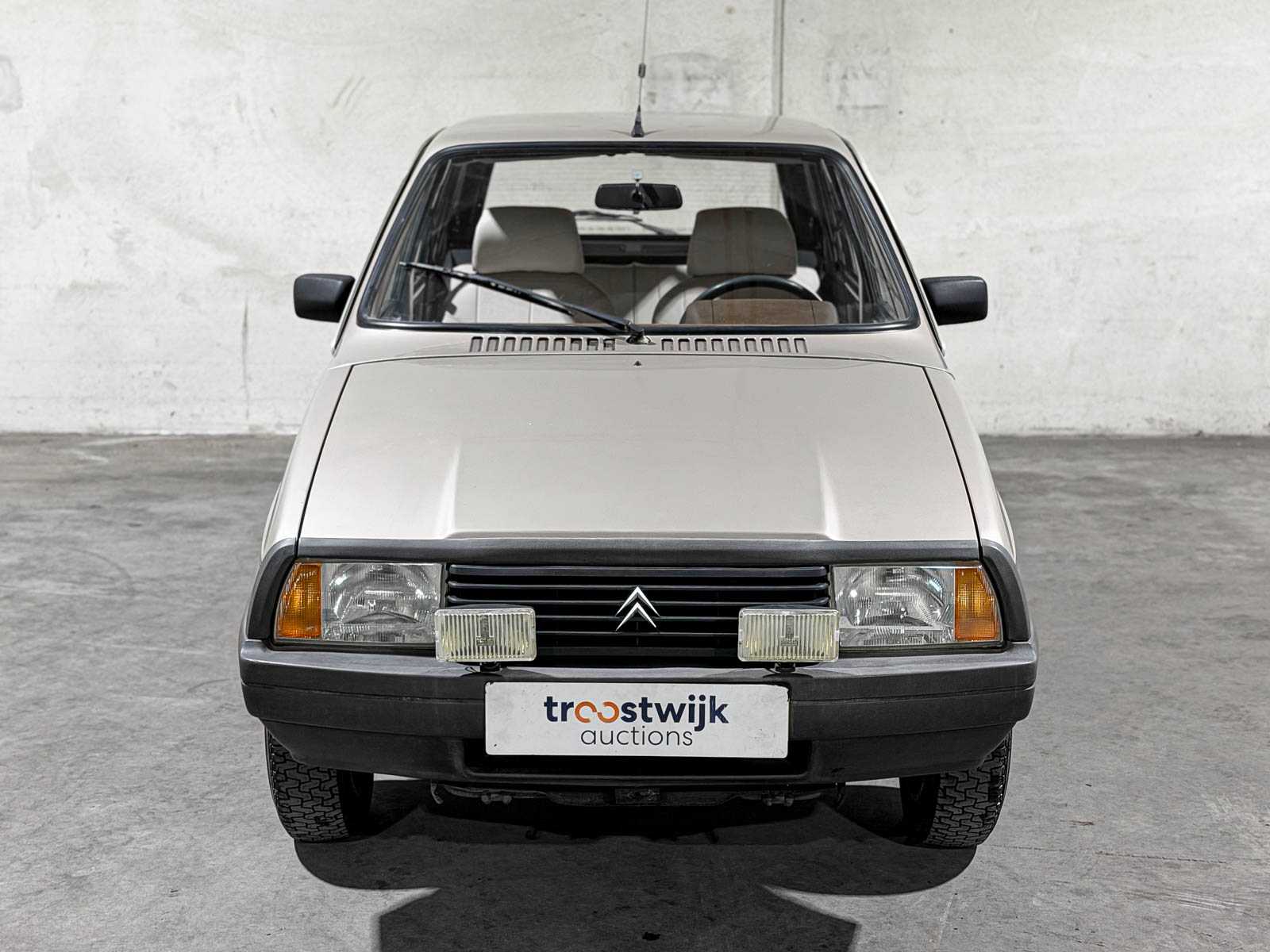 Citroen Visa 2-cyl 0.7 32hp 1984, J-692-DP
