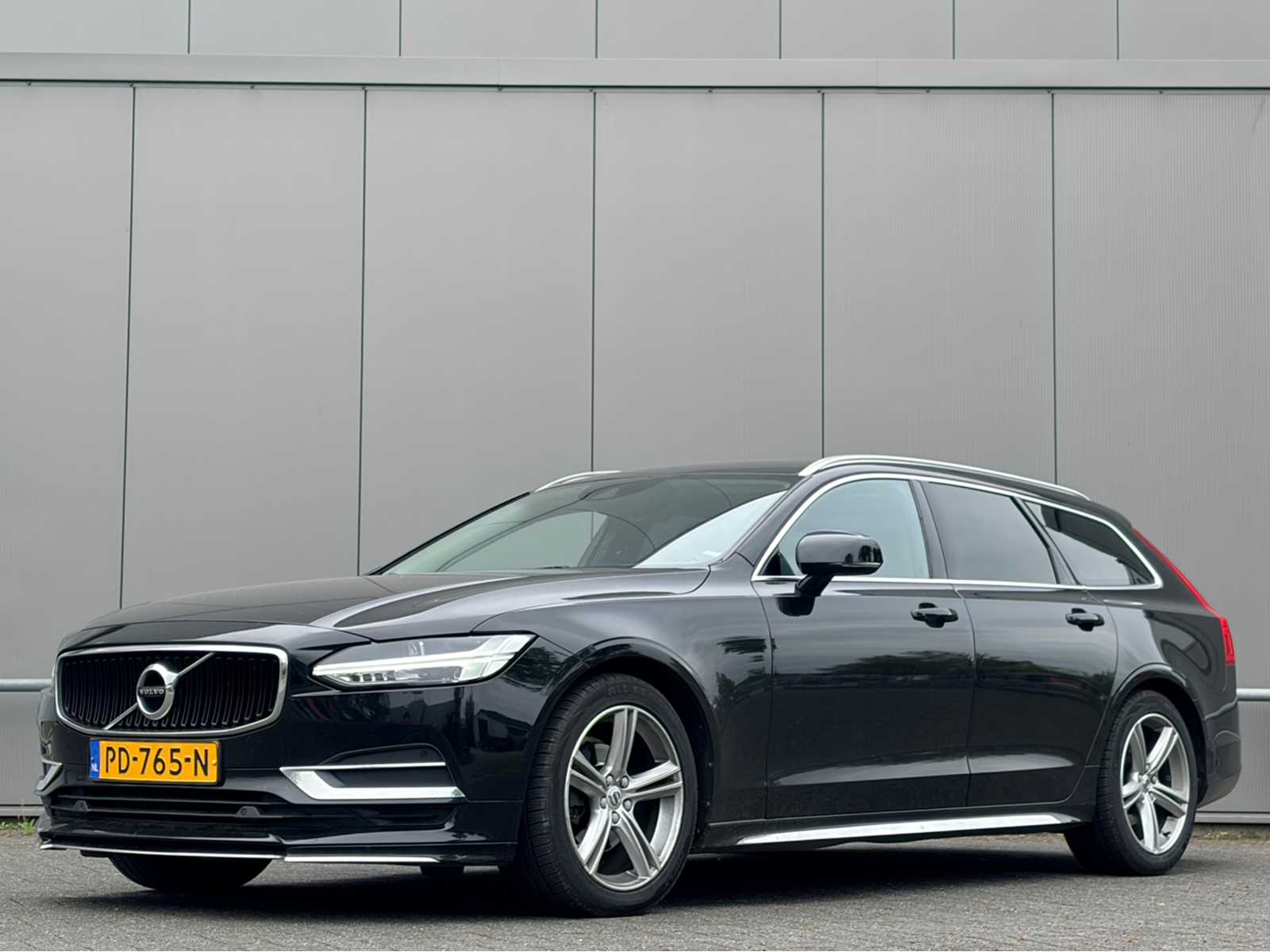 2017 Volvo V90 2.0 D3 automatic Momentum Passenger car