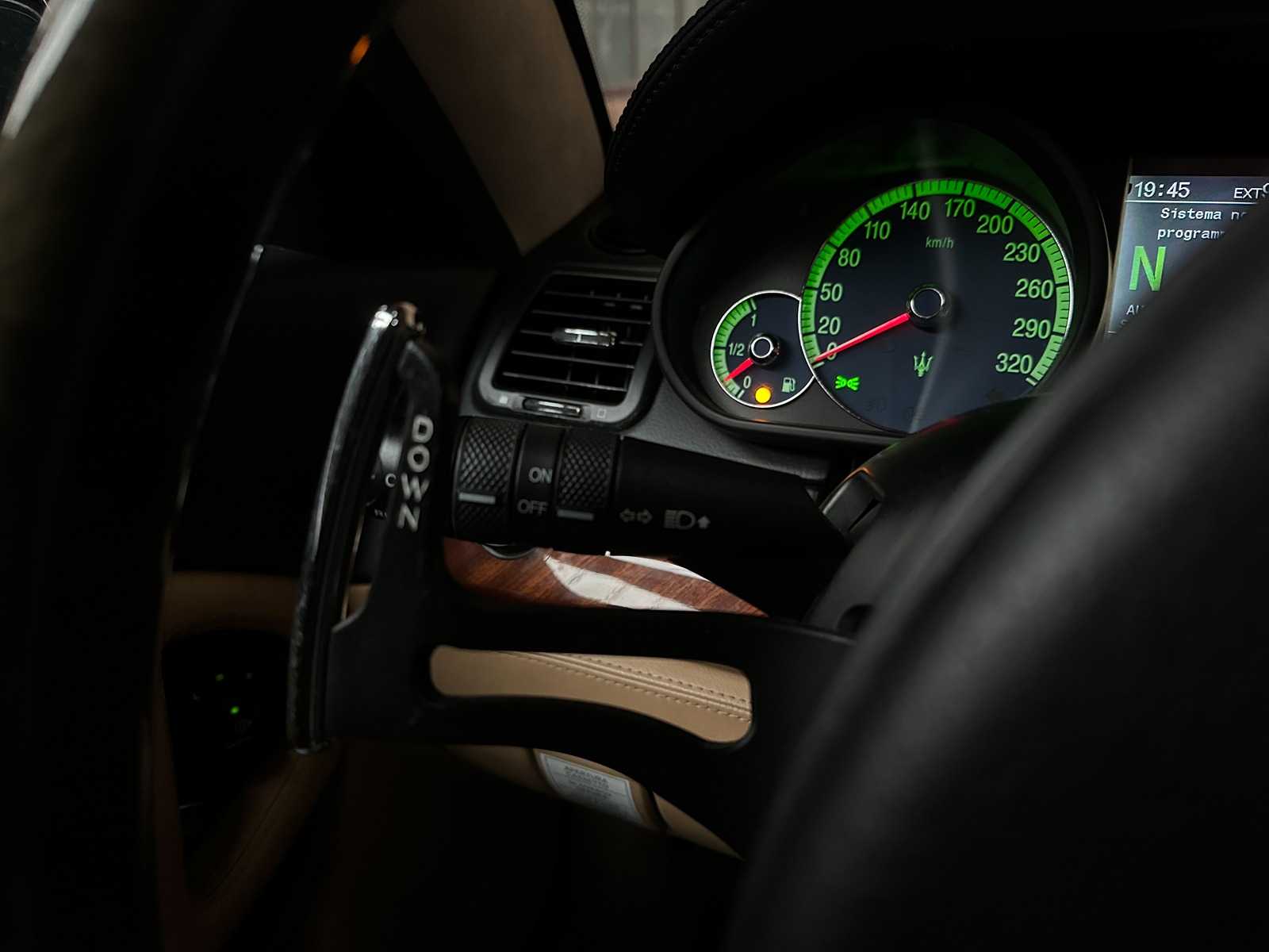 Maserati Quattroporte 4.2 V8 Duo Select 400pk 2006, L-851-RK Youngtimer