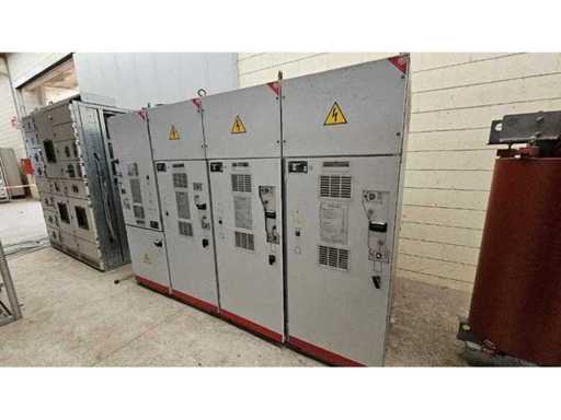 Panneaux électriques et transformateurs à moyenne tension