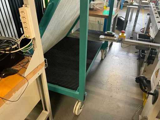 Transport trolleys without contents