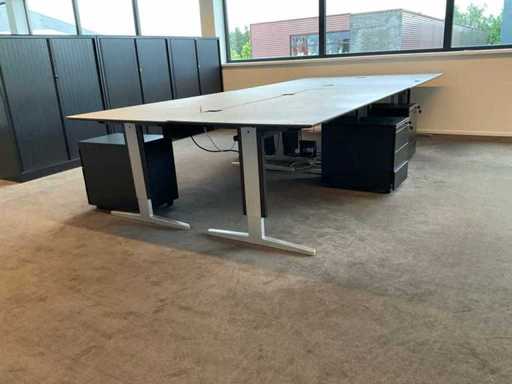 Bureau met ladeblokken (4x)