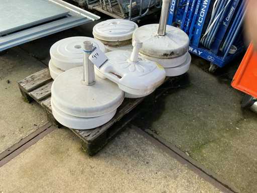 Approx. 10 PVC parasol bases