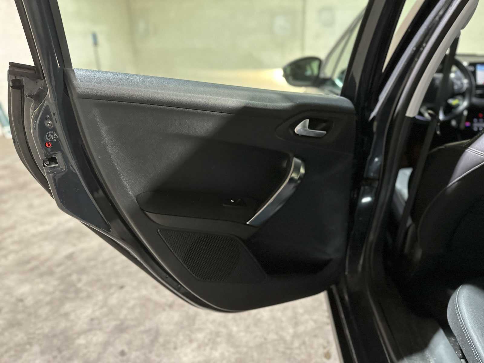 Peugeot 2008 1.2 PureTech Allure 110pk 2018 (Origineel-NL), RL-527-Z