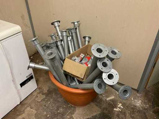 Batch of scaffolding tubes and floor slabs
