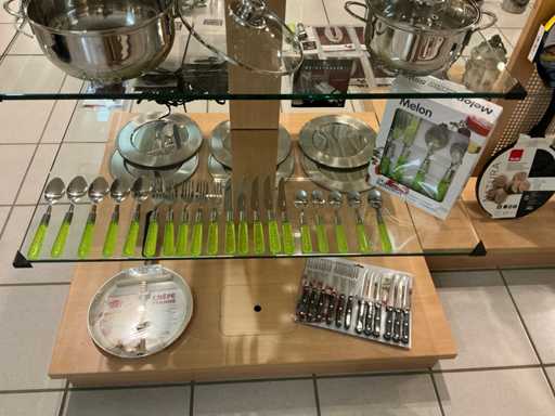 Ssw Kookpotset en divers keukenbestek en keukengerei