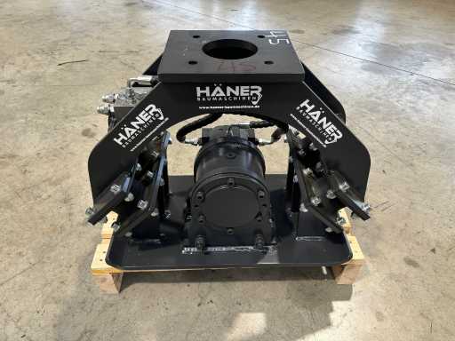 Compacteur rigide monté sur le HPC300 sans montage