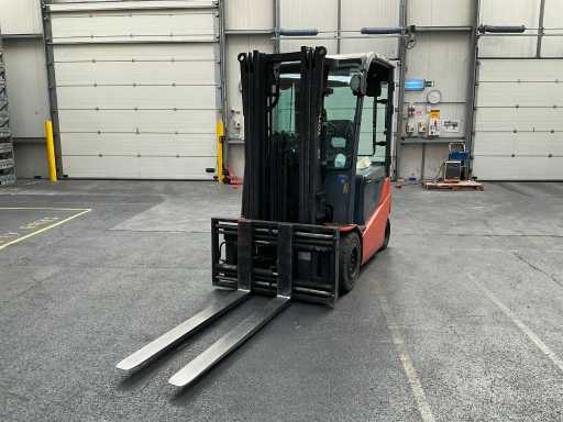 2015 TOYOTA 8FBMKT30 Chariot élévateur