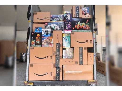 Amazon, Lego und Weiteres - Spielzeugpalette mit Amazon Paketen
