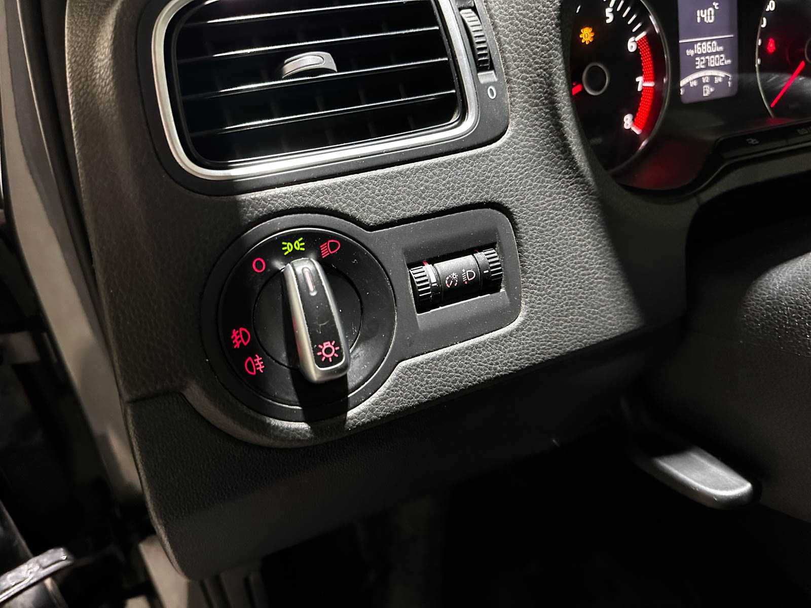 Volkswagen Polo 1.2 TSI BlueMotion Comfort Edition 89pk 2012, 70-XJJ-8