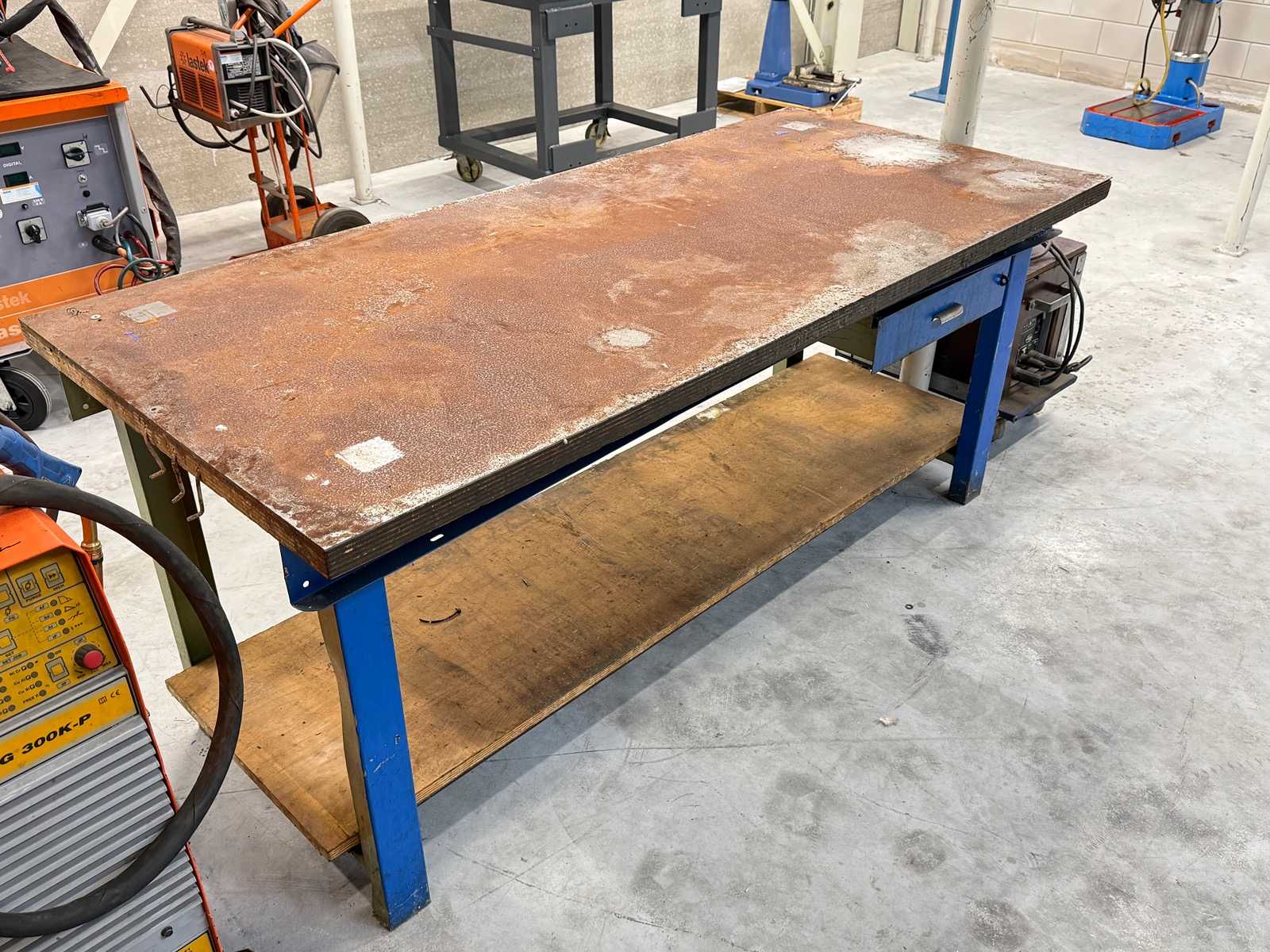 H.M – 2000×900 – Welding table