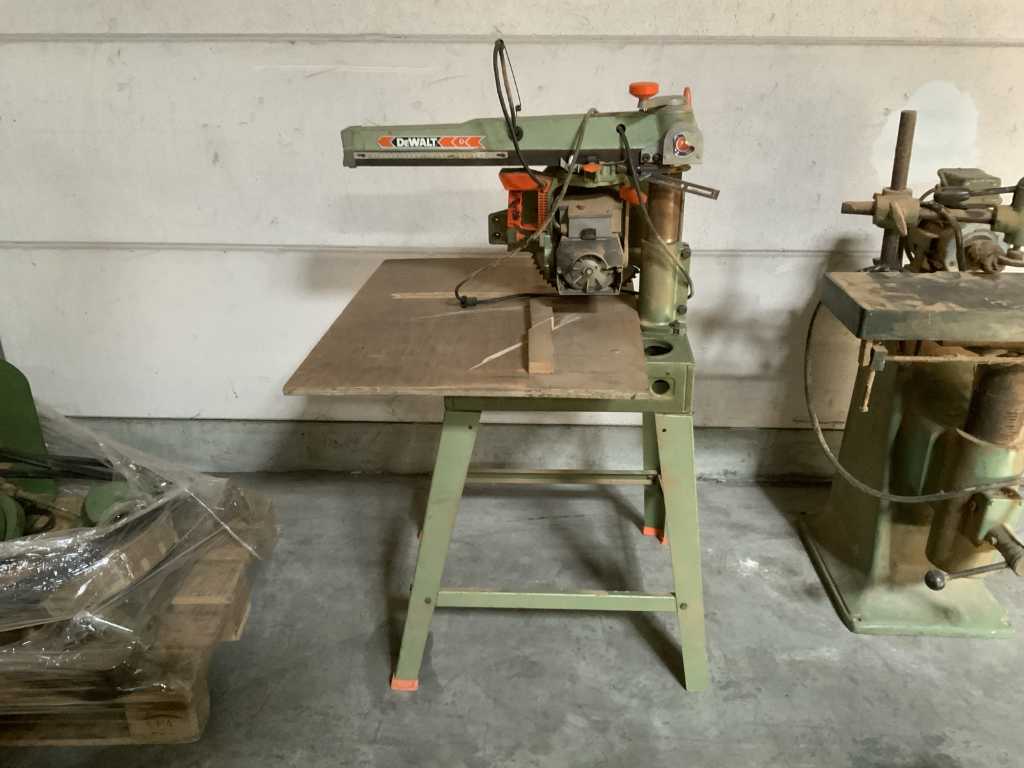 1982 DeWalt 1370 Radial Circular Saw Machine