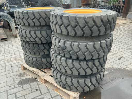 Mitas Fork Lift FL-08 dubbellucht bandenset voor Volvo EW60 kraan