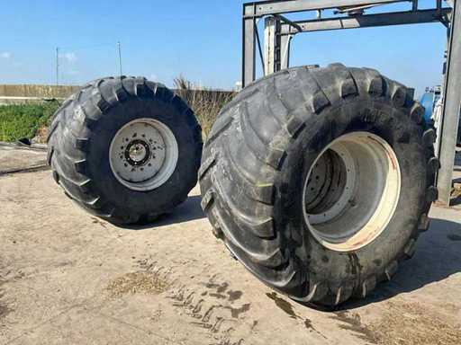 Michelin Mega X BIB 1050/50R32 Tire with rim