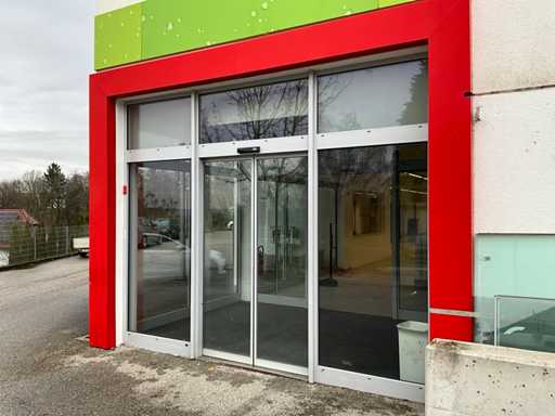 Mewald-ingang met elektrische schuifdeur