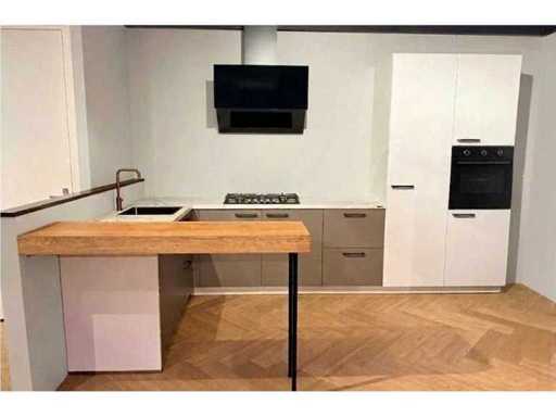 Cuisine d’exposition avec appareils électroménagers