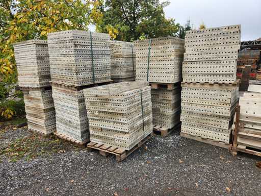 Hünnebeck Tekko wall formwork – complete lot of 217 elements – galvanized steel frame – approx. 90 m² formwork area