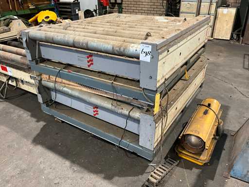 Napędzany przenośnik rolkowy (2x)