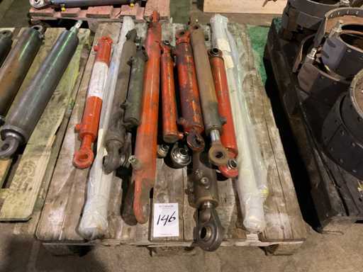 Partij diverse hydrauliek cilinders