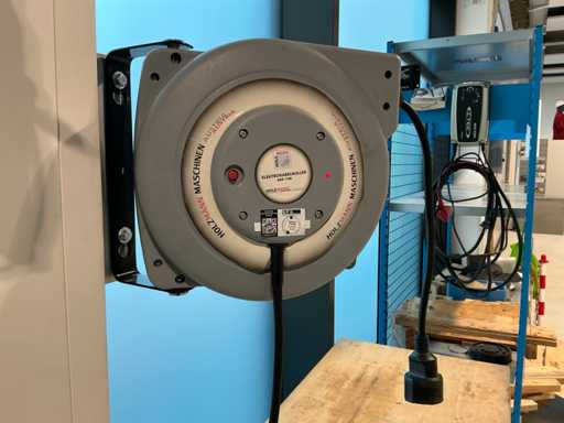 HOLZMANN Automatic Cable Reels