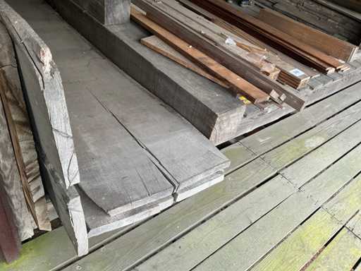 Série de diverses poutres, planches et coques