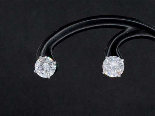 White gold diamond earrings of 3.00 carat