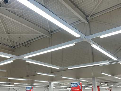 Zumtobel – Werkstattbeleuchtung LED 100 Meter