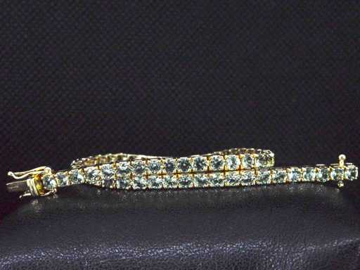 Bracelet de tennis en or avec saphirs verts 8,00 carats