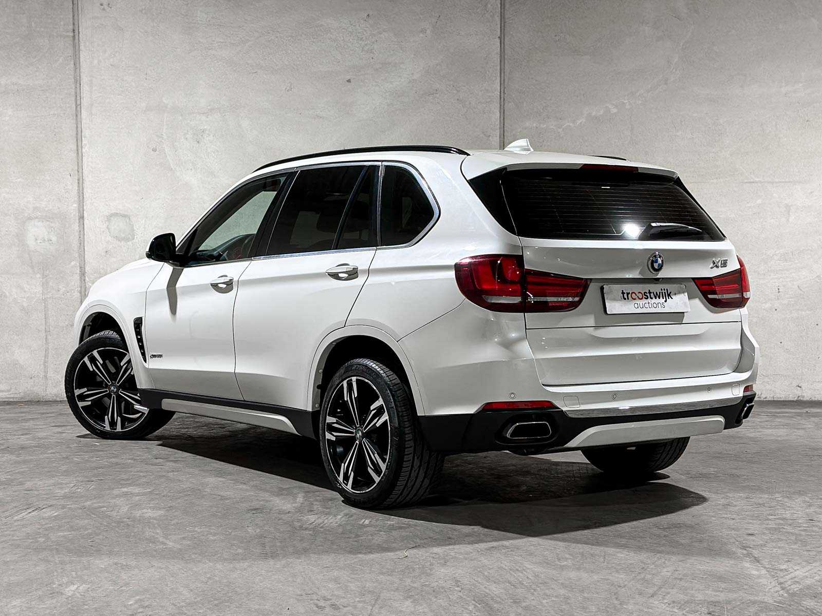 BMW X5 xDrive50i 4.4 V8 High Executive 449pk 2014, J-094-RR