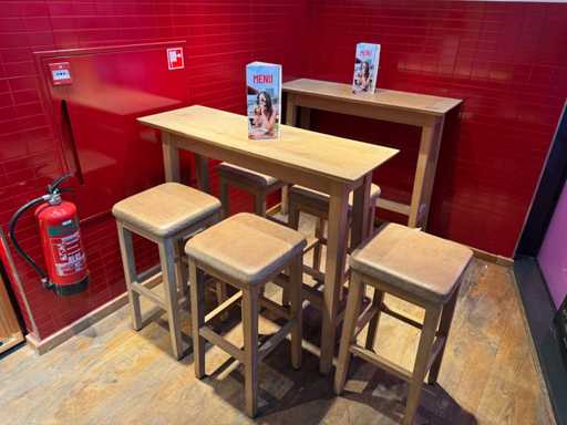 Hutten - Houten bartafel met 5 krukken