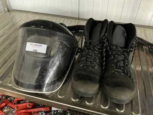 Czapka na twarz i buty robocze