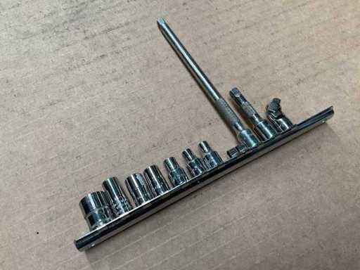 Zestaw gniazd zatrzaskowych