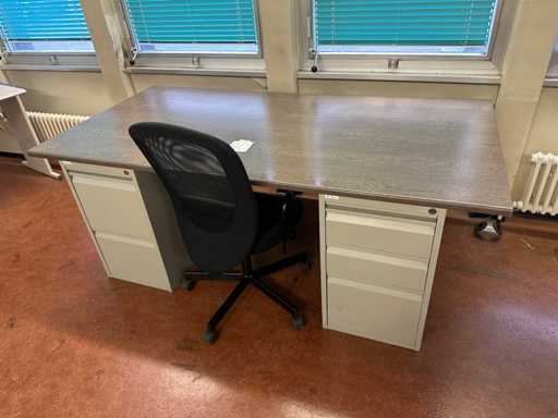 Bureau met stoel