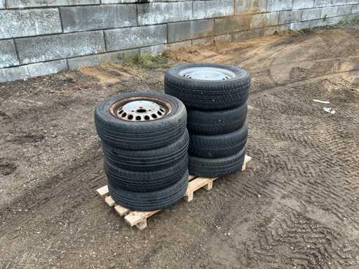 Verschiedene Reifen Autoreifen