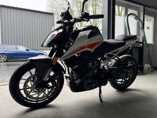 KTM Duke 390 Motorcycle 2021