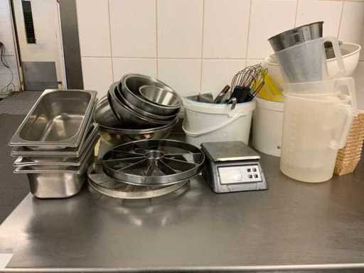 Vari accessori per panificazione e cucina