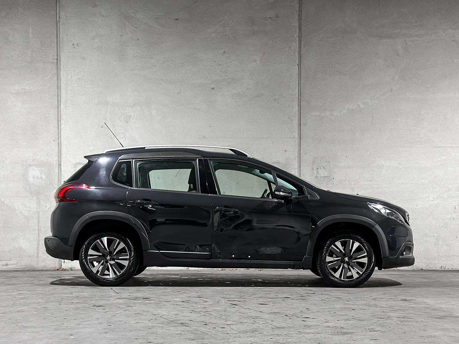 Peugeot 2008 1.2 PureTech Allure 110pk 2018 (Origineel-NL), RL-527-Z