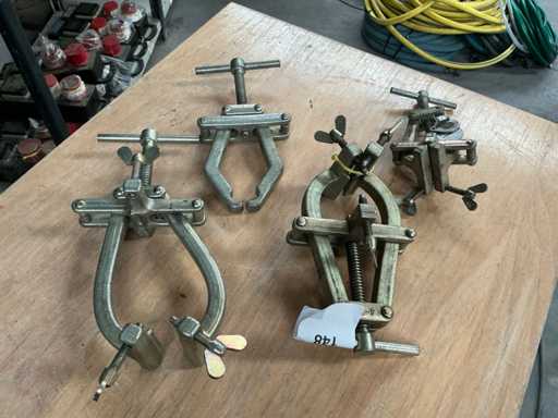 Diverse suporturi pentru cleme de țeavă (4x)