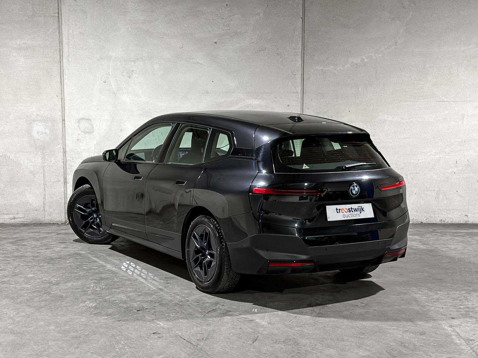 BMW iX xDrive40 Executive 77 kWh 326pk 2023 (Origineel-NL), T-756-HD