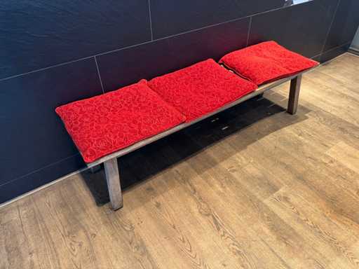 Hutten - Houten bank met kussens