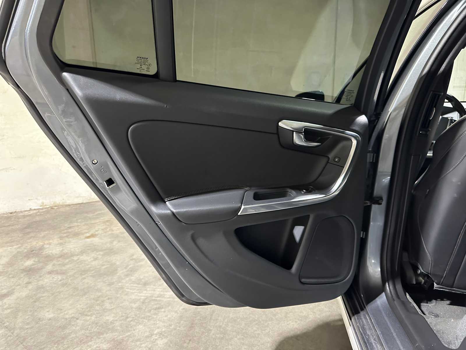 Volvo V60 Cross Country 2.0 D4 Summum 191hp 2015, HF-783-B