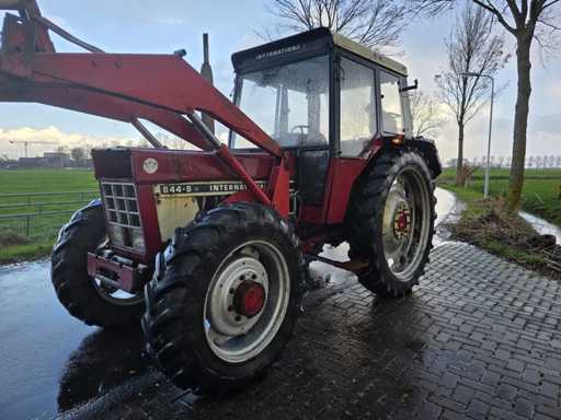 Tracteur agricole International 844-S à transmission intégrale
