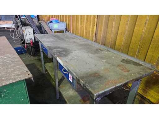 Workbench with drawers