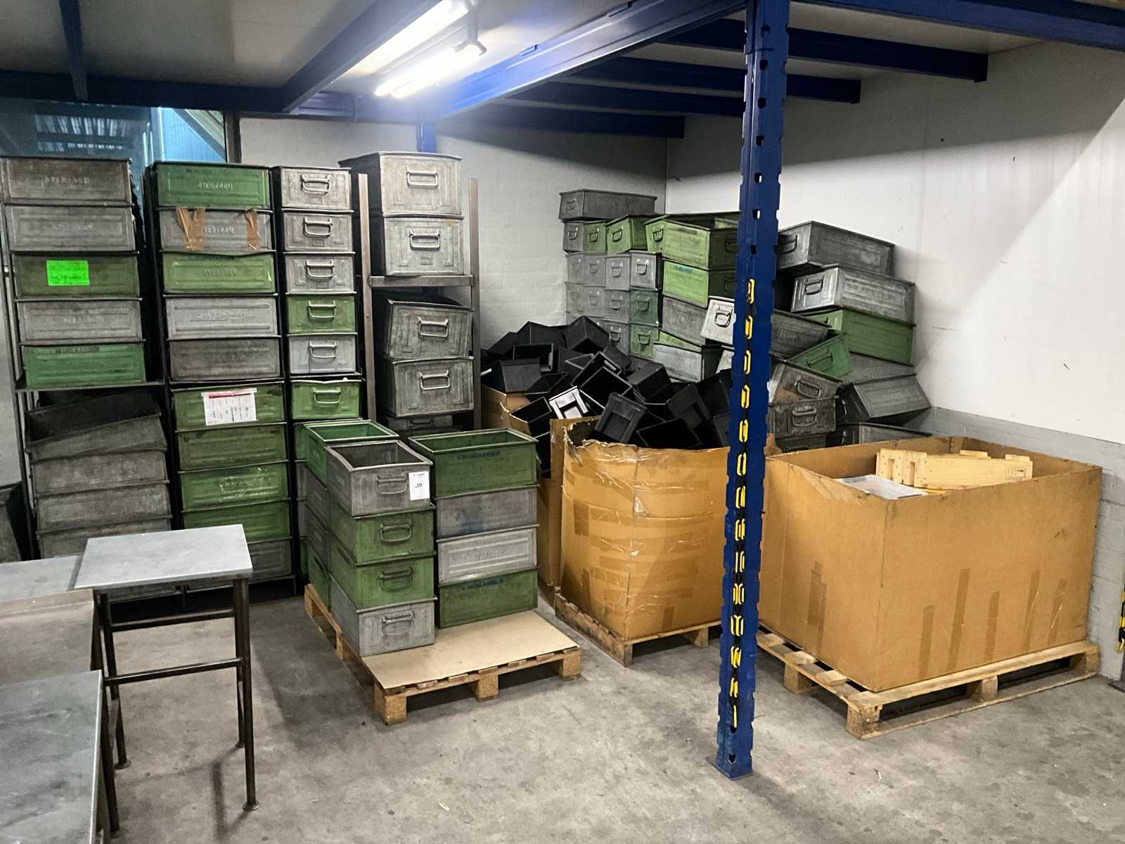 Batch of storage bins